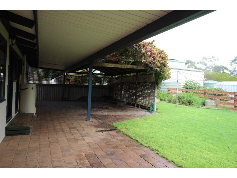 16 Isaacson Street, Waikerie SA 5330