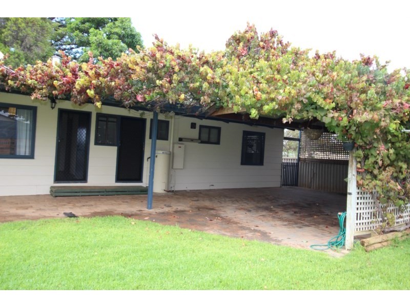 16 Isaacson Street, Waikerie SA 5330