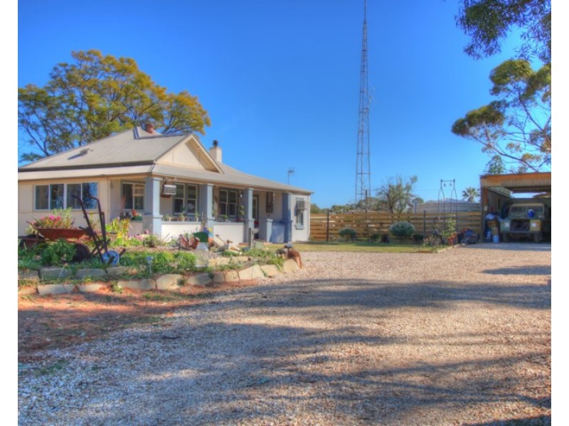 33 Bray Road Glossop, Berri SA 5343