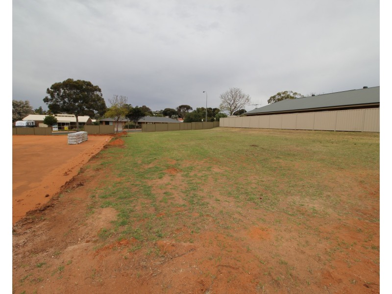 23 McLean Street, Berri SA 5343