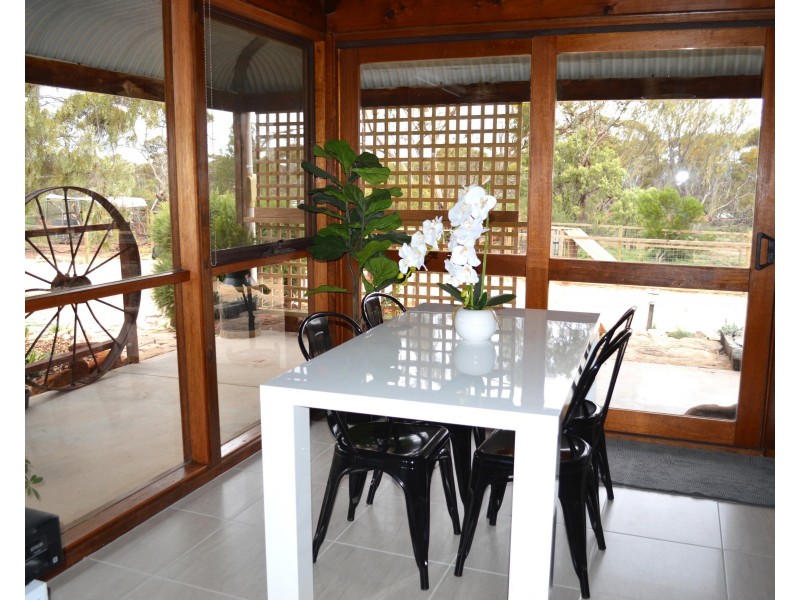 19042A Sturt Highway, Monash SA 5342