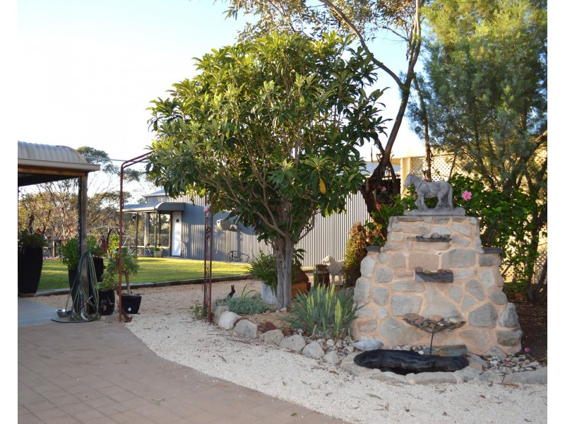 19042A Sturt Highway, Monash SA 5342