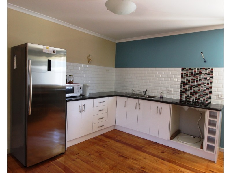 30 Acland Street, Blanchetown SA 5357