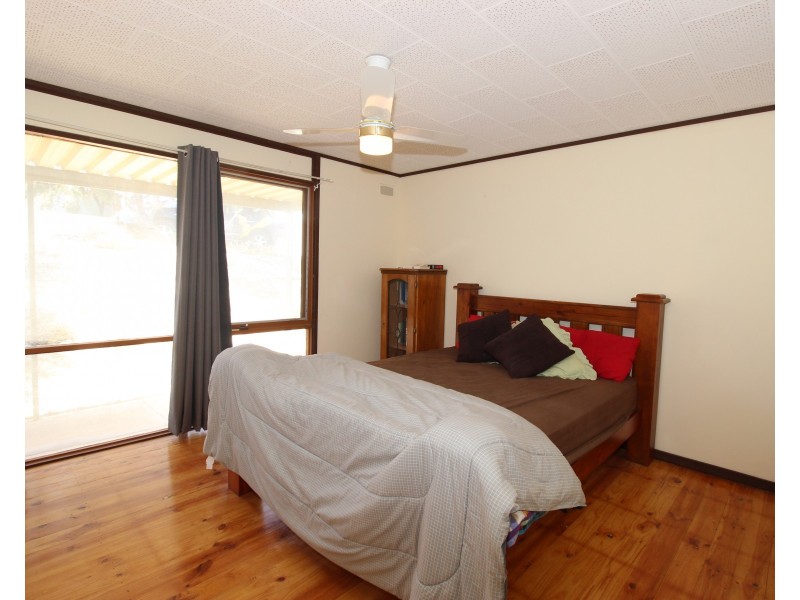 30 Acland Street, Blanchetown SA 5357