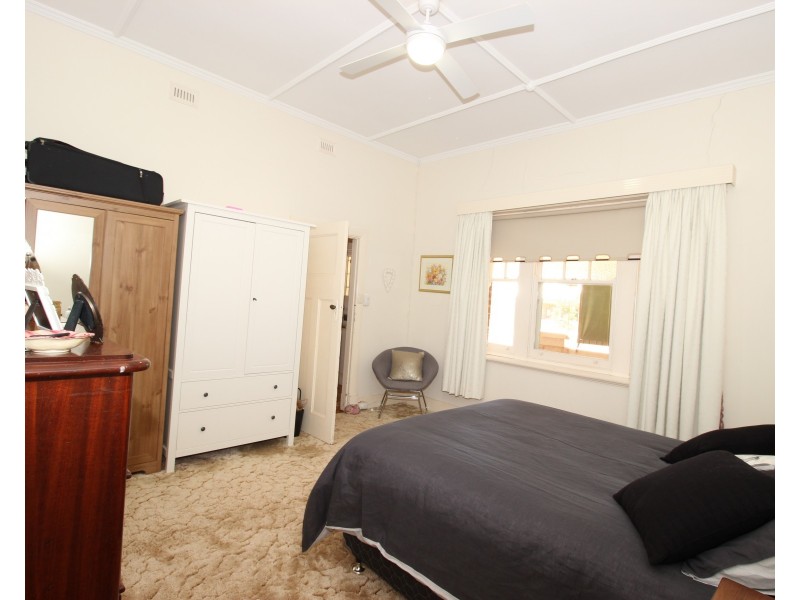 5 Henderson Street, Waikerie SA 5330