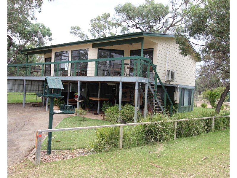 5 McPhee Avenue, Blanchetown SA 5357