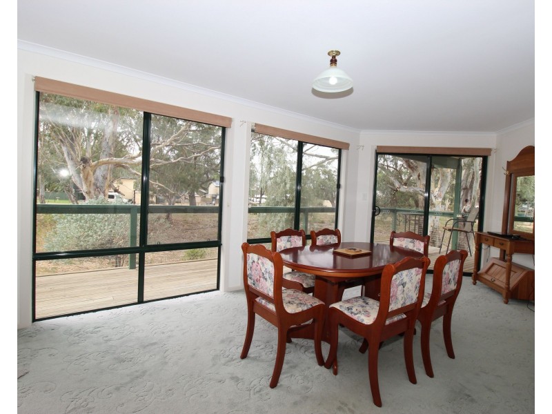 5 McPhee Avenue, Blanchetown SA 5357