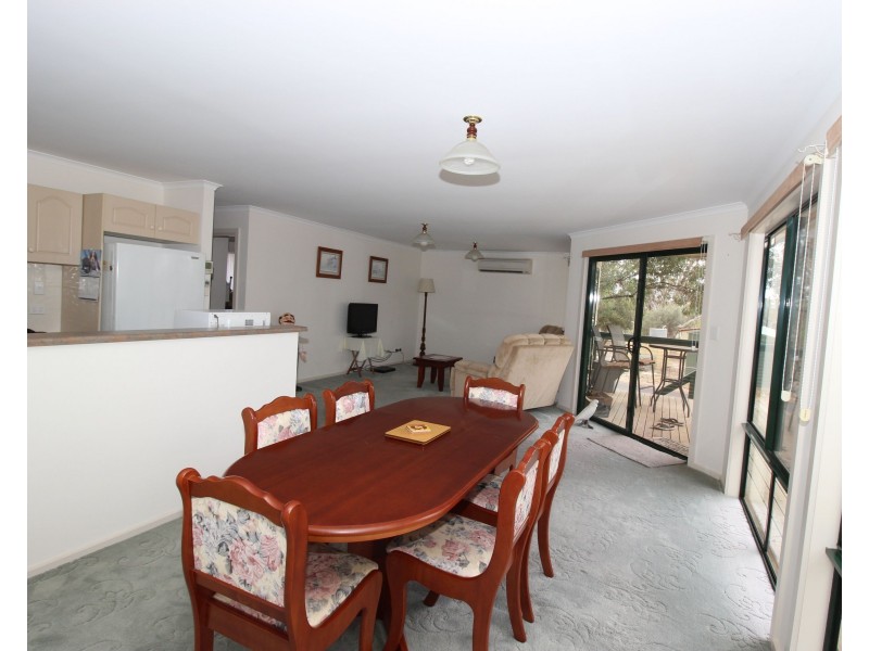 5 McPhee Avenue, Blanchetown SA 5357