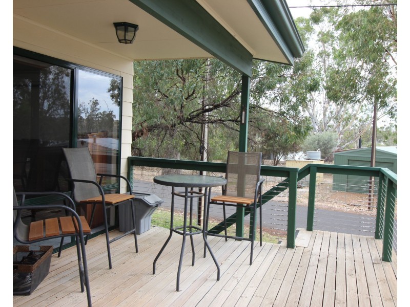 5 McPhee Avenue, Blanchetown SA 5357