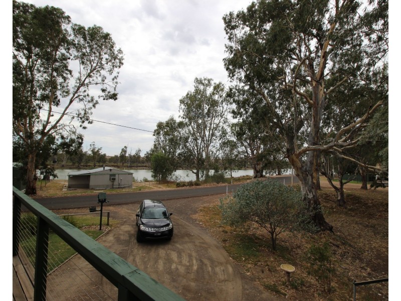 5 McPhee Avenue, Blanchetown SA 5357