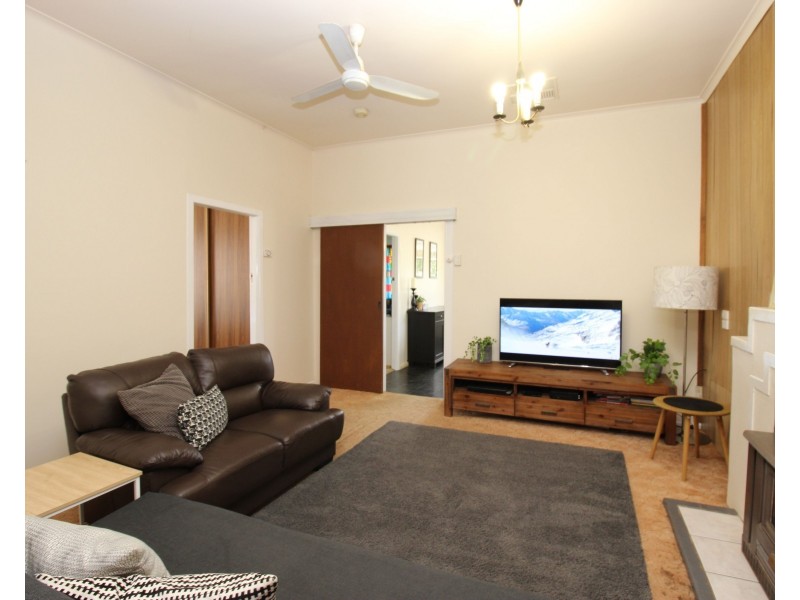 11 Cliff Street, Waikerie SA 5330