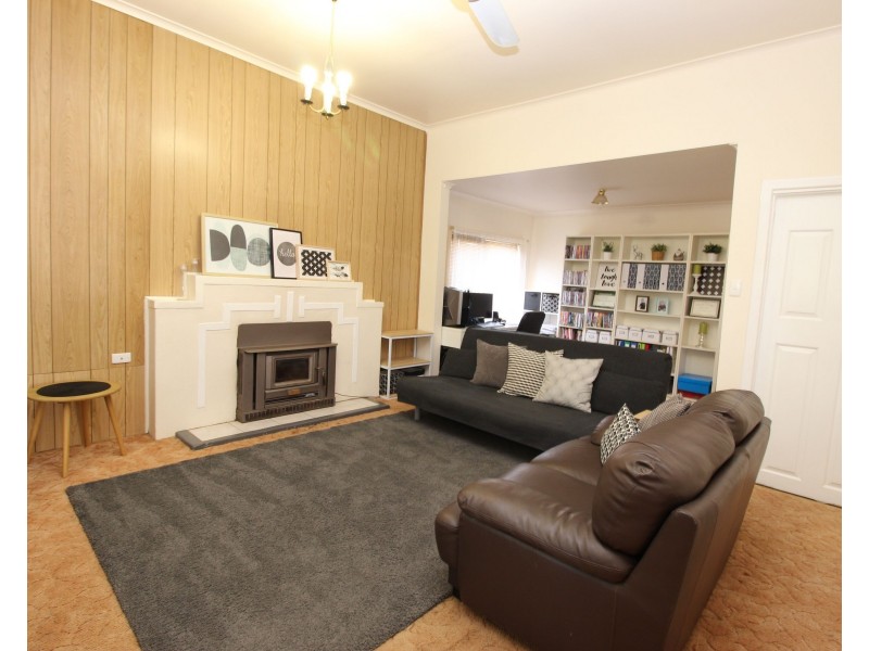 11 Cliff Street, Waikerie SA 5330