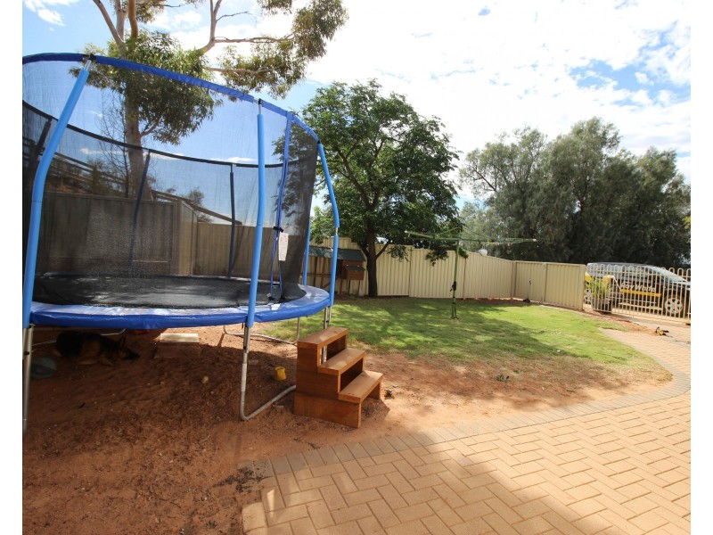 11 Cliff Street, Waikerie SA 5330