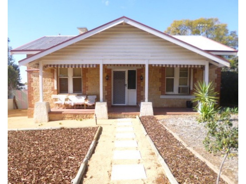 6 Henderson Street, Waikerie SA 5330