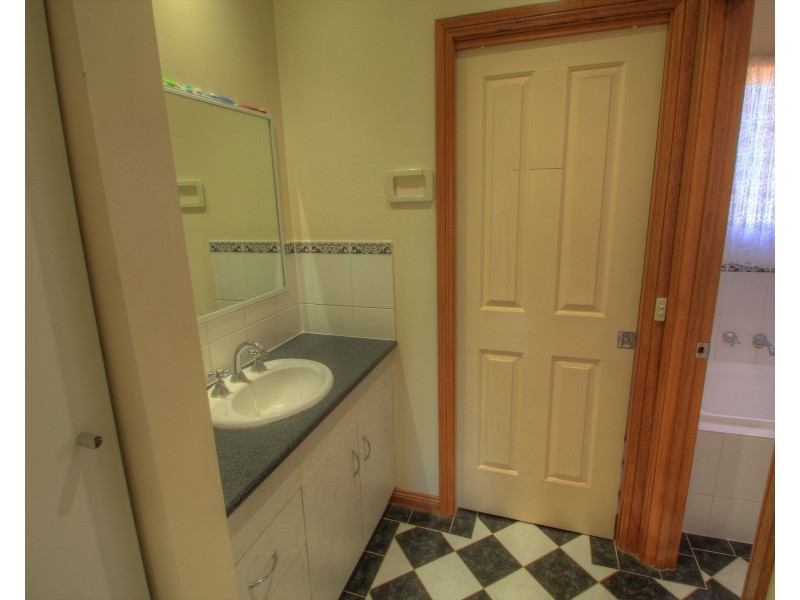 11 Stasinowsky Court, Loxton SA 5333