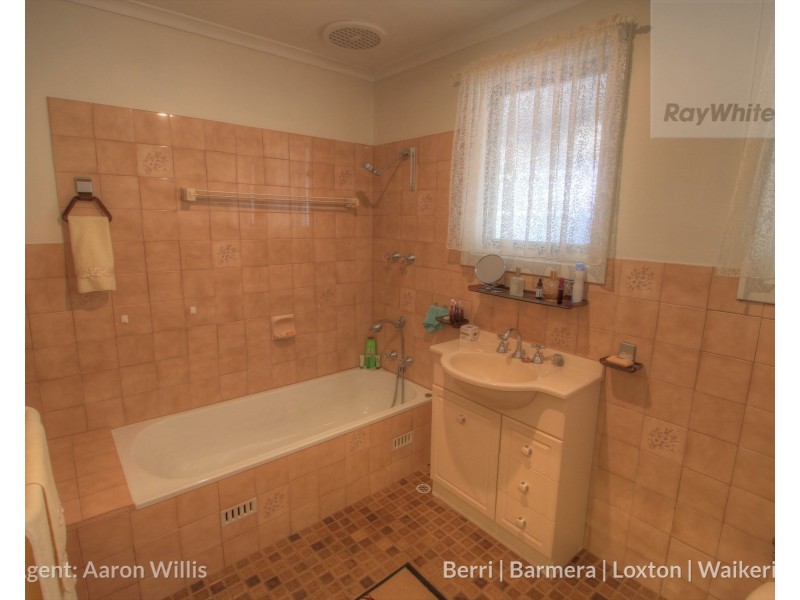 16 Collins Street, Barmera SA 5345