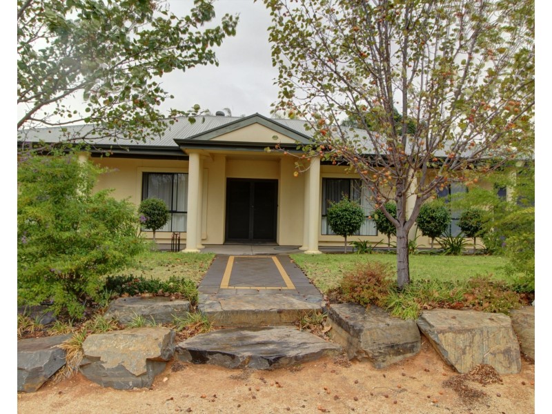 11 Nalara Avenue, Loxton SA 5333