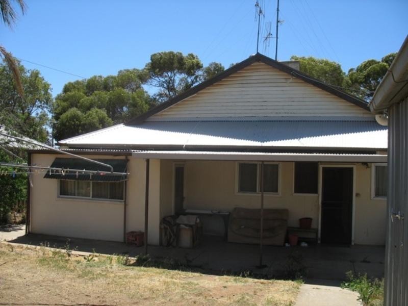 27 Laffer Street, Barmera SA 5345