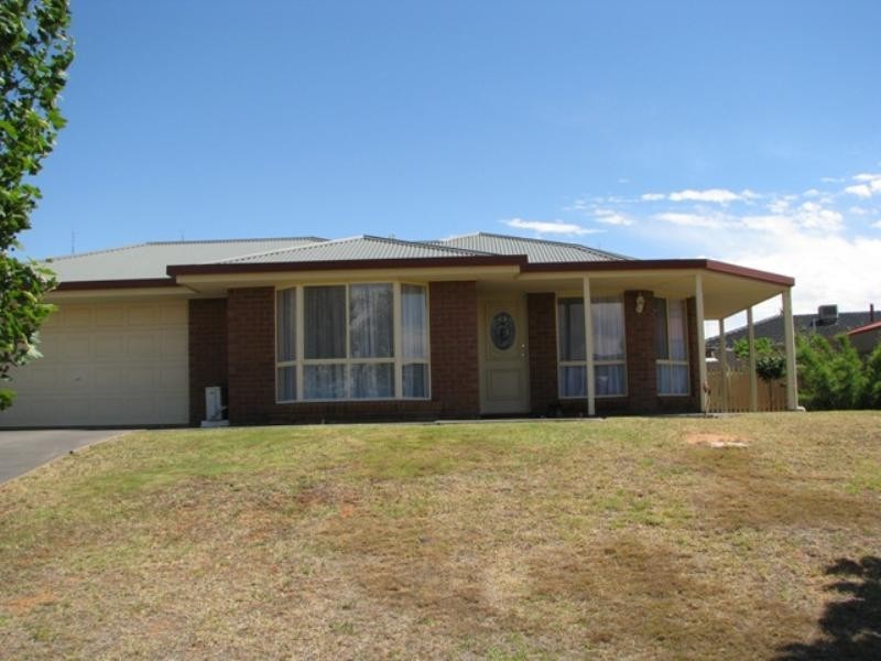 10 Edwards Crescent, Waikerie SA 5330