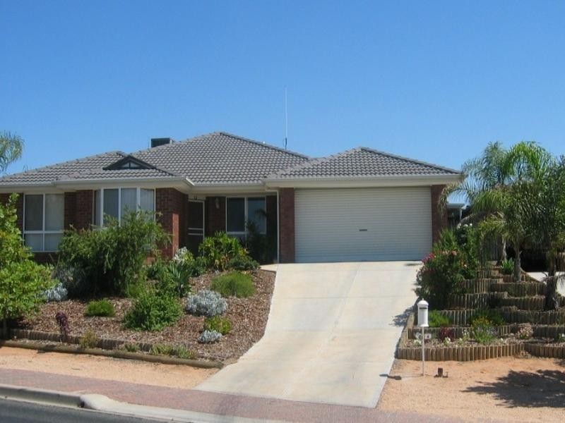 4 Edwards Crescent, Waikerie SA 5330