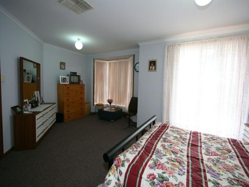 4 Edwards Crescent, Waikerie SA 5330