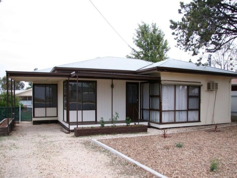 39 First Street, Loxton SA 5333