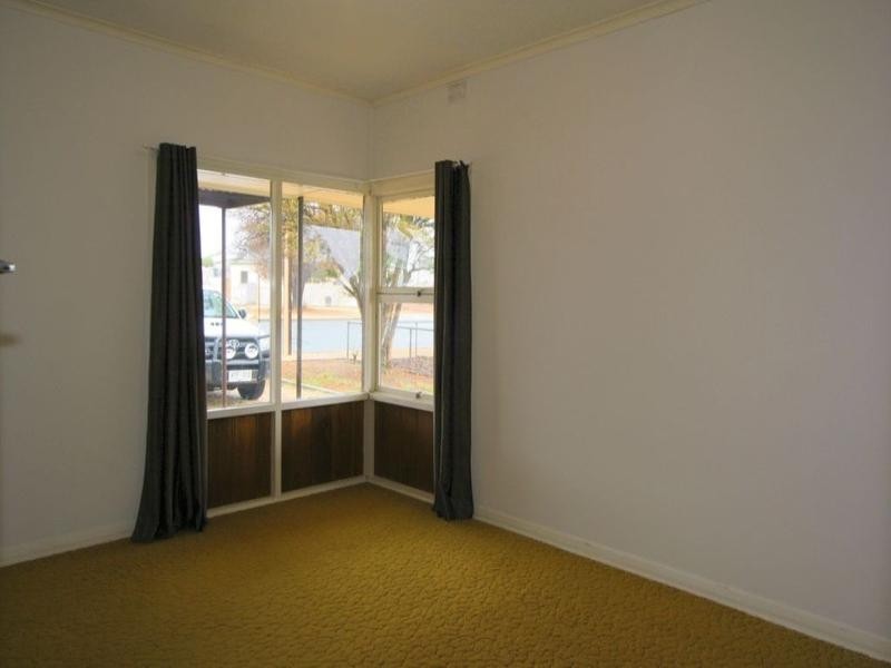 39 First Street, Loxton SA 5333