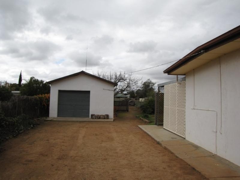 121 Paruna Road, Loxton SA 5333