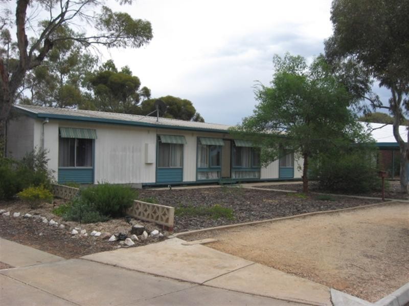 13 Dennis Street, Berri SA 5343