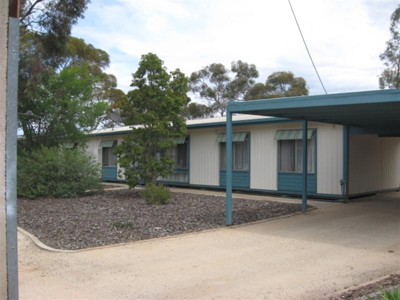 13 Dennis Street, Berri SA 5343