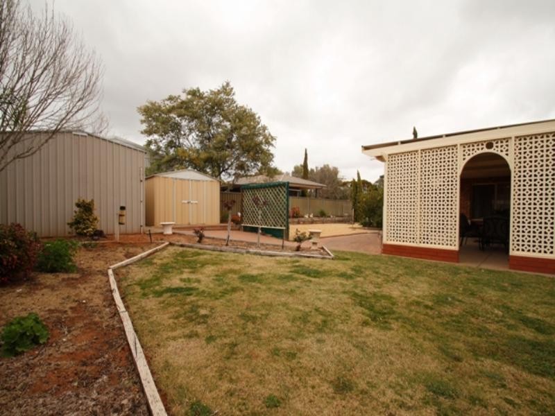 5 Hall Crescent, Loxton SA 5333