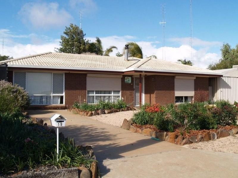 19 West Road, Waikerie SA 5330
