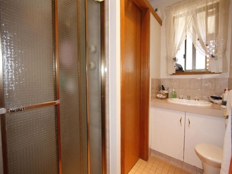 11 Meade Street, Blanchetown SA 5357