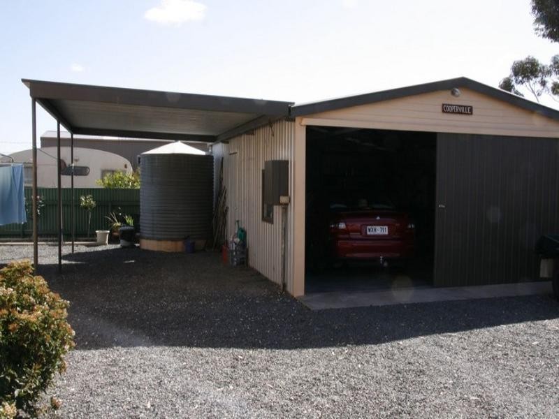 11 Meade Street, Blanchetown SA 5357