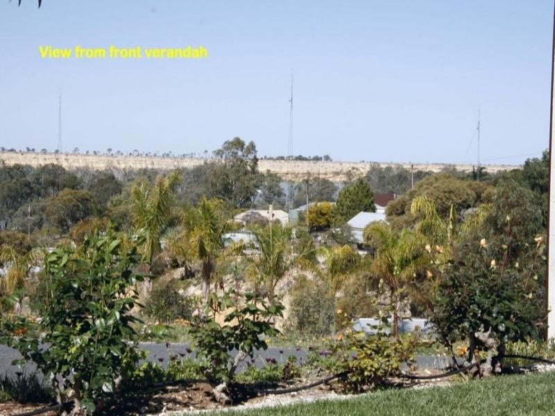 11 Meade Street, Blanchetown SA 5357