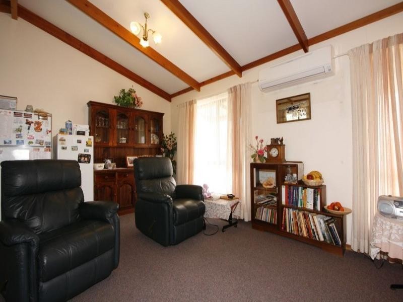 11 Meade Street, Blanchetown SA 5357