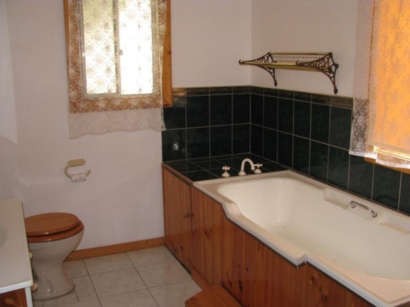 8 Lawrie Terrace, Waikerie SA 5330