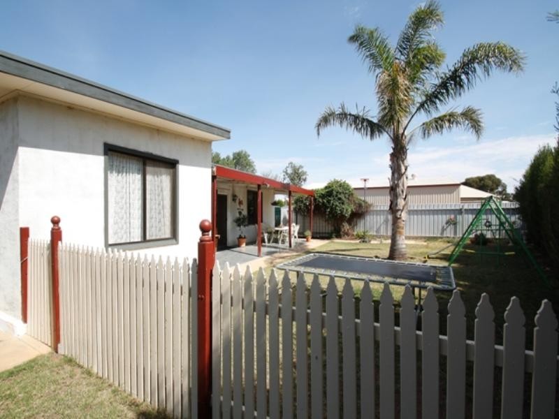 2 Eringa Avenue, Loxton SA 5333