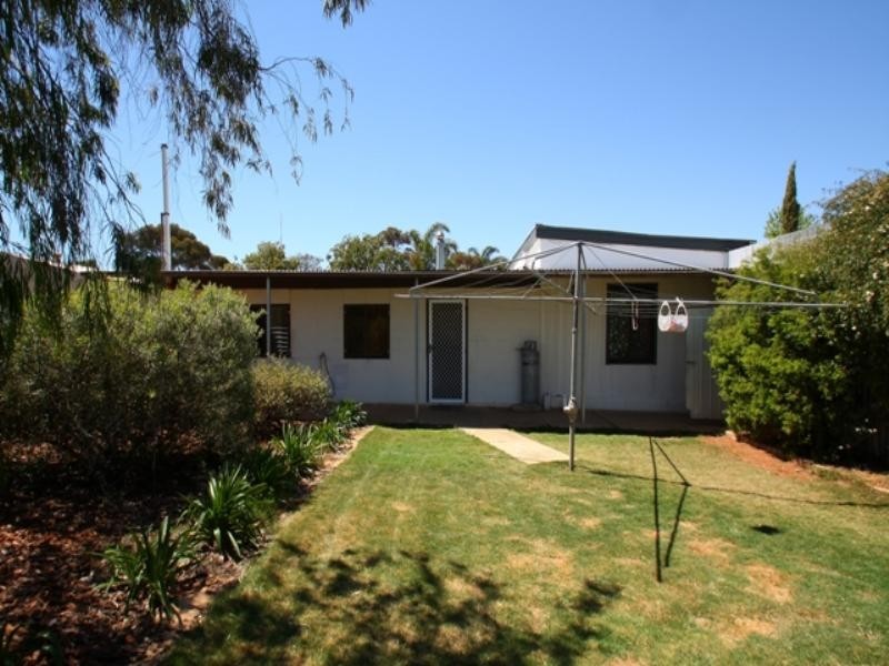 2 Eringa Avenue, Loxton SA 5333