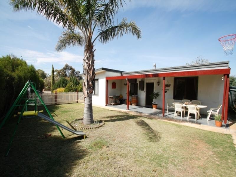 2 Eringa Avenue, Loxton SA 5333