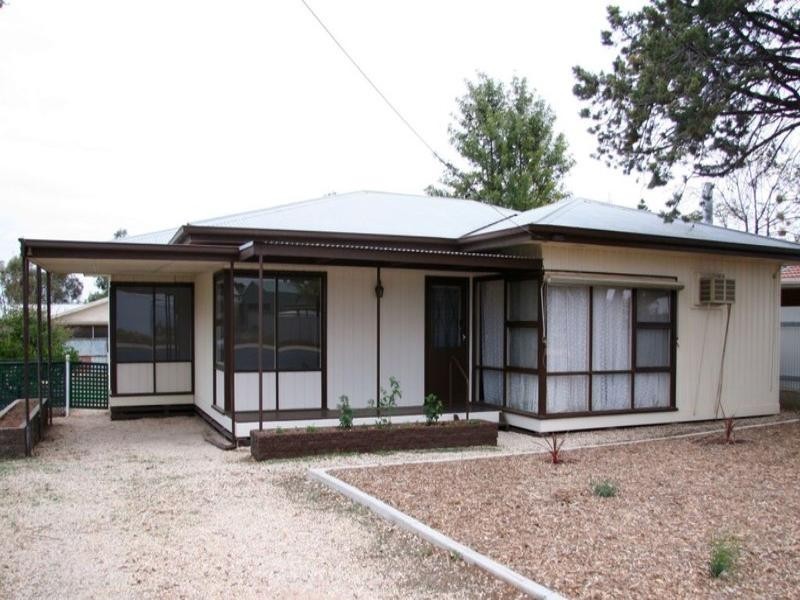 39 First Street, Loxton SA 5333