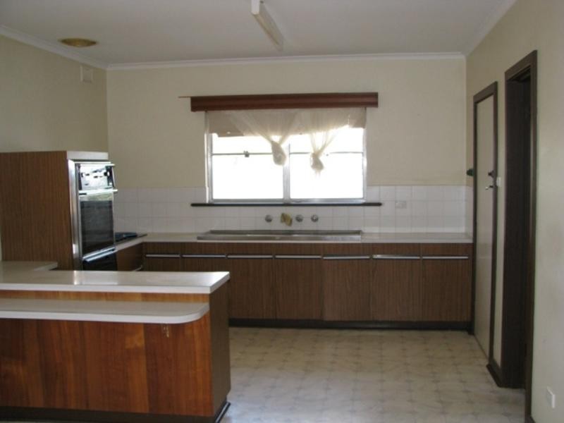 2 Miller Street, Waikerie SA 5330