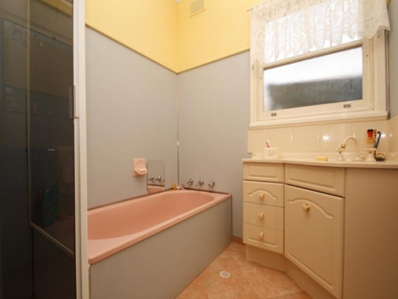 2 Waltham Street, Berri SA 5343