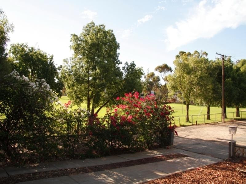 2 Waltham Street, Berri SA 5343