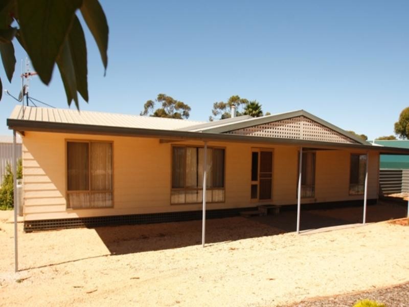 93 Paruna Road, Loxton SA 5333