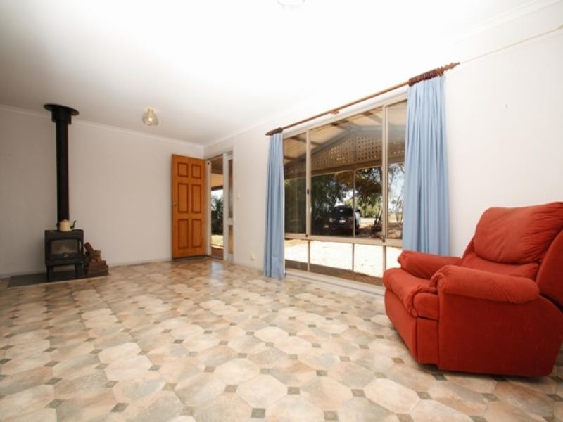 93 Paruna Road, Loxton SA 5333