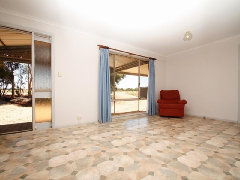 93 Paruna Road, Loxton SA 5333