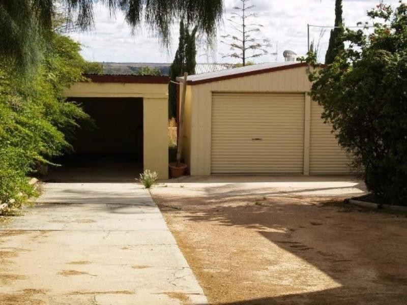 24 Lawrie Terrace, Waikerie SA 5330