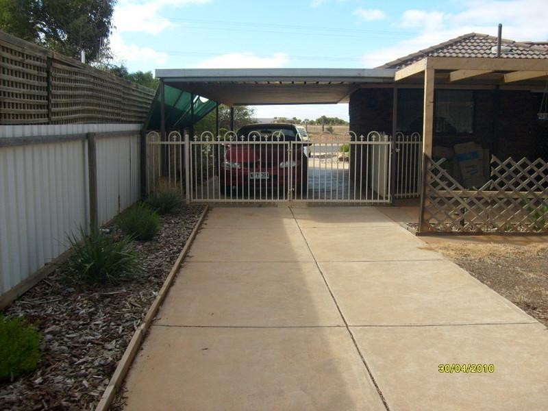 1 Robertson Avenue, Loxton SA 5333