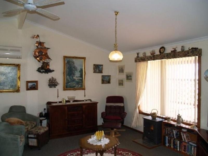 10 Rider Street, Blanchetown SA 5357